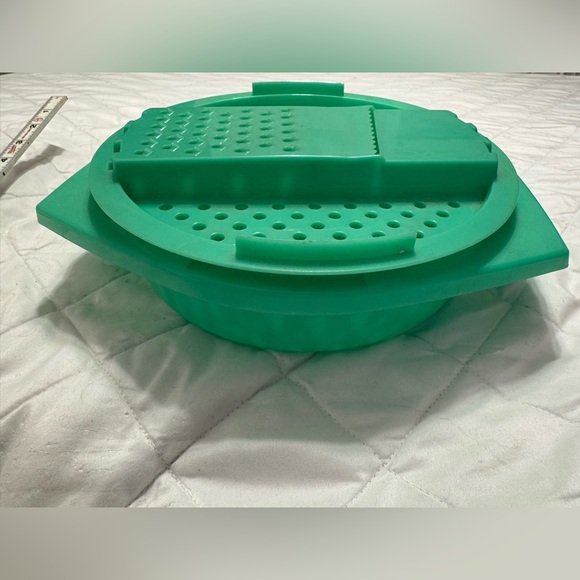 Vintage Tupperware Green Kitchen Grater and Slicer - Picture 5 of 5